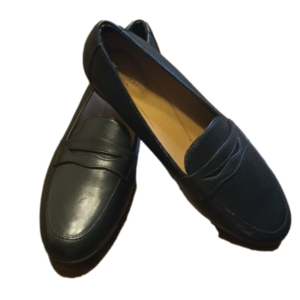 NWT. Black leather loafers 8